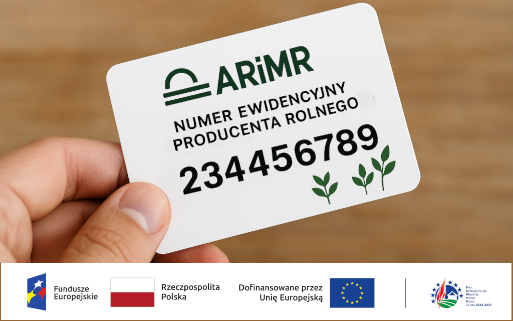 Dłoń trzymająca kartę z logo ARiMR i przykładowym numerem ewidencyjnym producenta rolnego. Na dole grafiki logotypy funduszy UE i programu PS WPR 2023–2027.